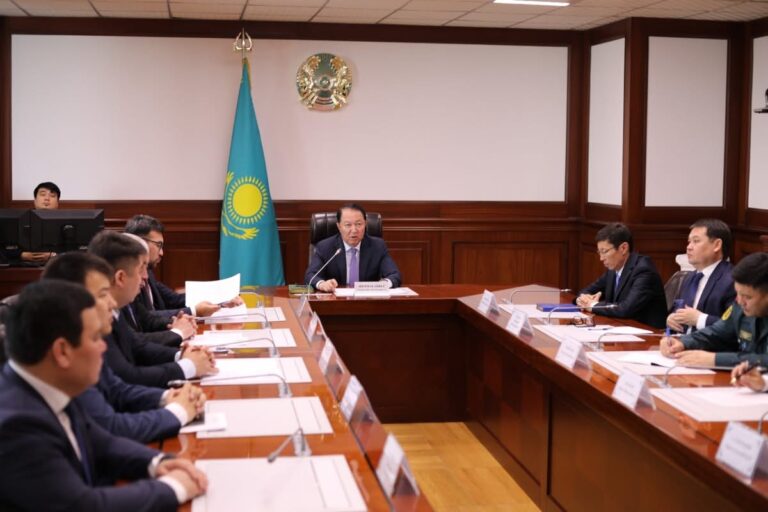 МЕМЛЕКЕТТІК РӘМІЗДЕР ЖӨНІНДЕГІ КОМИССИЯ ОТЫРЫСЫ ӨТТІ
