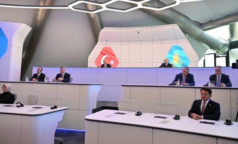 ҚАЗАҚСТАН МЕН ТҮРКИЯ ПРЕЗИДЕНТТЕРІ ALEM.AI ЖАСАНДЫ ИНТЕЛЛЕКТ ОРТАЛЫҒЫНА БАРДЫ