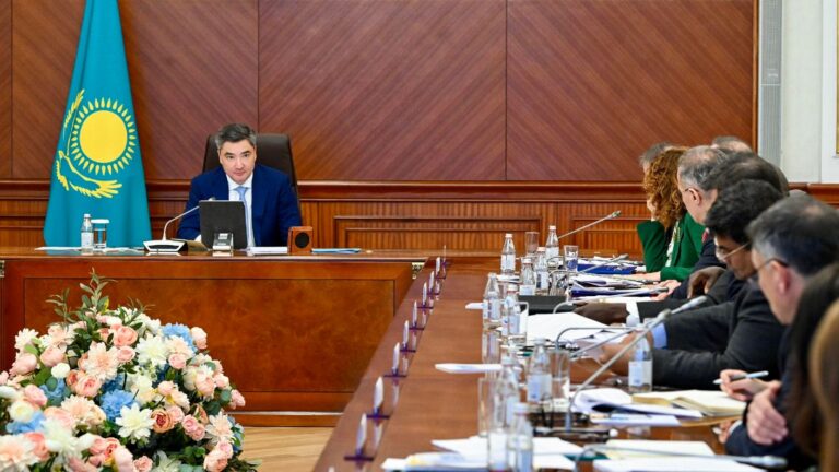 ҮКІМЕТ БАСШЫСЫ ИНВЕСТИЦИЯЛАР АҒЫНЫН ҰЛҒАЙТУ ЖҚНІНДЕГІ ШАРАЛАРДЫ ТАЛҚЫЛАДЫ