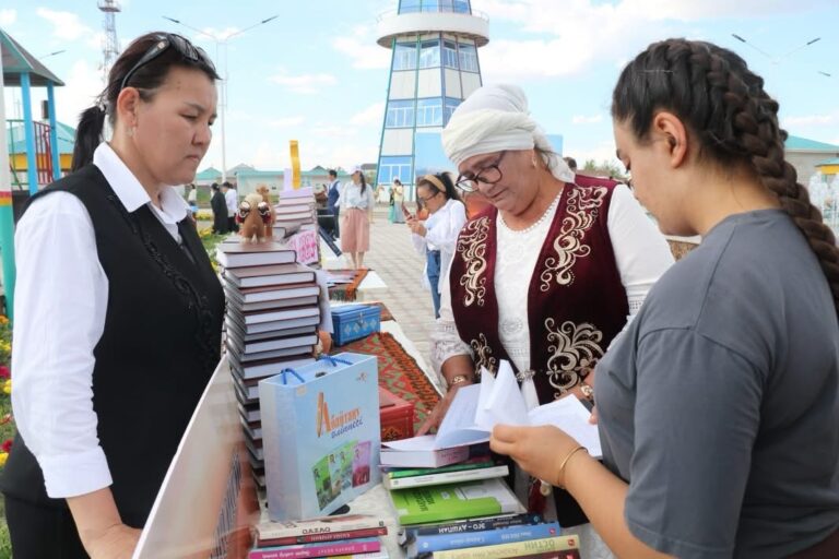 «КІТАП КЕРУЕНІ» ДҮР ОҢҒАР АУЫЛЫНА ТАБАН ТІРЕДІ