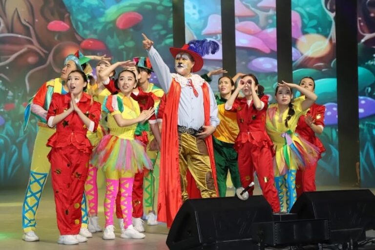 БҮКІЛ ӘЛЕМ БАЛАЛАРДЫҢ КҮЛКІСІМЕН БАҚЫТТЫ