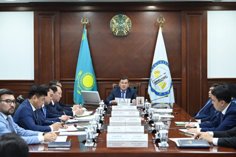 НАШАҚОРЛЫҚТЫҢ АЛДЫН АЛУ ЖӘНЕ ИНТЕРНЕТТЕГІ ЕСІРТКІ НАСИХАТЫНА ҚАРСЫ ІС-ҚИМЫЛ МӘСЕЛЕЛЕРІ ҚАРАЛДЫ