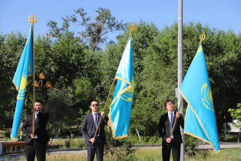ҚАРМАҚШЫДА МЕМЛЕКЕТТІК ӘНҰРАН БІР МЕЗЕТТЕ ШЫРҚАЛДЫ