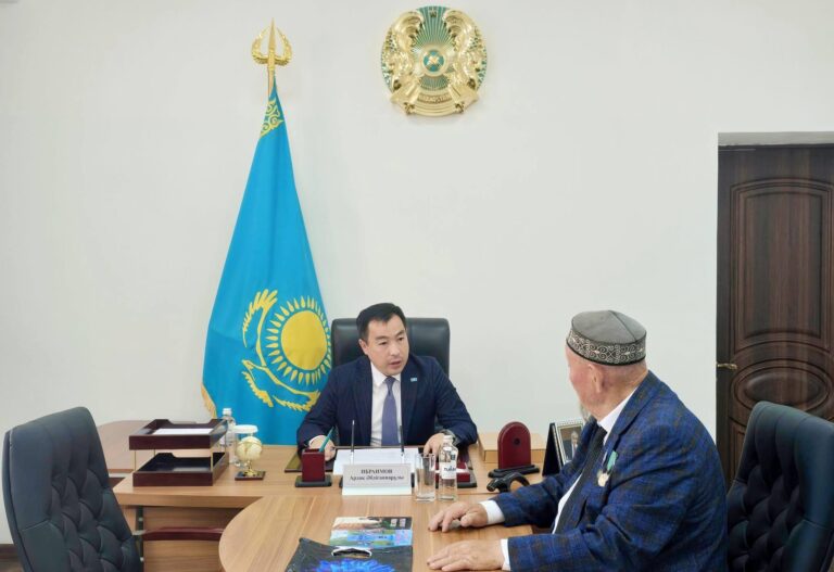 АУДАН ӘКІМІ АЗАМАТТАРДЫ ЖЕКЕ МӘСЕЛЕЛЕРІ БОЙЫНША ҚАБЫЛДАДЫ