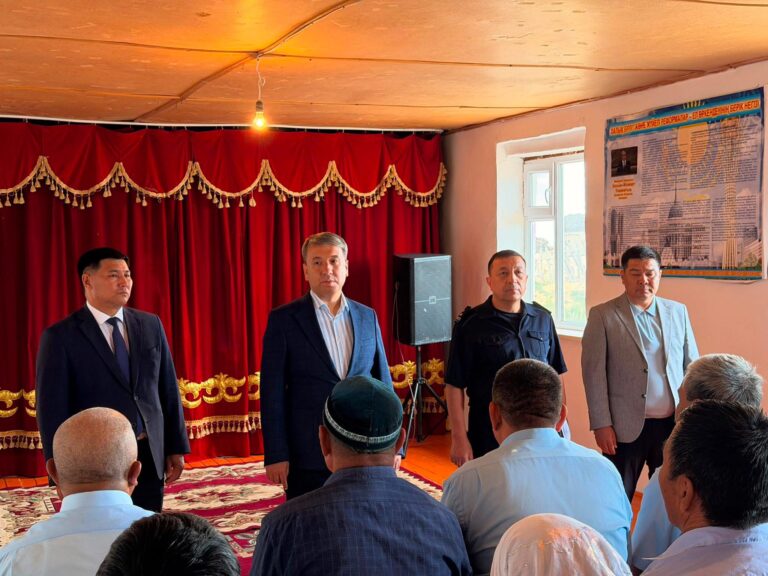 АУДАН ӘКІМІ ҚАРАҚҰМ БЕТКЕЙДЕГІ ШӘКЕН АУЫЛЫНА БАРДЫ