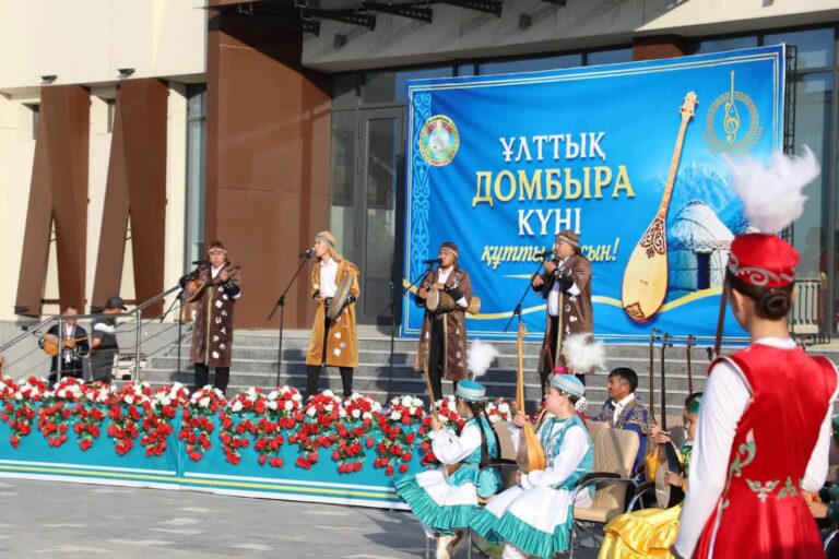«ҚАЗАҒЫМНЫҢ ҮНІСІҢ СЕН, ДОМБЫРА!» АТТЫ МЕРЕКЕЛІК КОНЦЕРТ ӨТТІ