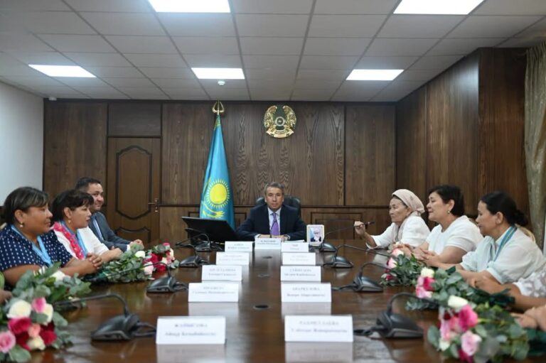 КӨПБАЛАЛЫ АНАЛАРҒА «АЛТЫН АЛҚА» ЖӘНЕ «КҮМІС АЛҚА» ТАБЫСТАЛДЫ