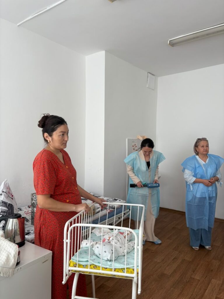 САЙЛАУ КҮНІ ДҮНИЕГЕ КЕЛГЕН СӘБИЛЕРДІҢ АНАЛАРЫНА АҚЖОЛТАЙ ТІЛЕК АЙТЫЛДЫ
