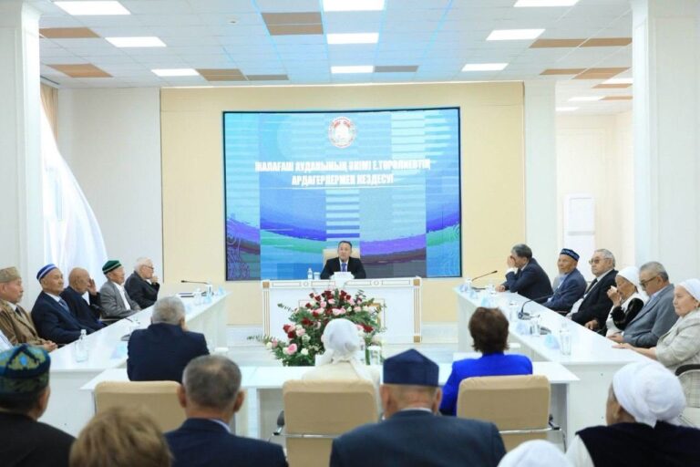 ТӨРАЛИЕВ  ЗИЯЛЫ ҚАУЫМ ӨКІЛДЕРІМЕН КЕЗДЕСТІ