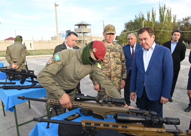 АЙМАҚ БАСШЫСЫ ҚЫЗЫЛОРДА ГАРНИЗОНЫНДАҒЫ ӘСКЕРИ БӨЛІМДЕРДІҢ ЖҰМЫСЫМЕН ТАНЫСТЫ